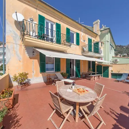 Il Castello: Splendido Sul Mare Apartmán *