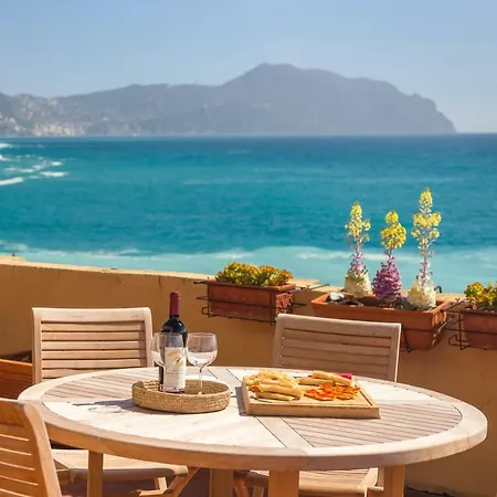 Il Castello: Splendido Sul Mare *
